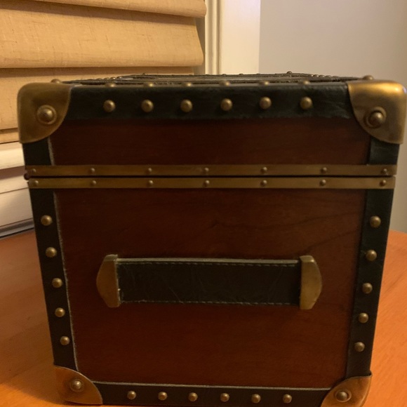 Bombay Co Trunk Style Jewelry Box - Picture 5 of 13